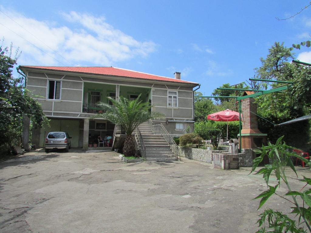 Joni Guest House Batumi Ngoại thất bức ảnh